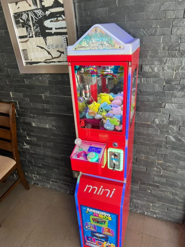 Foto: Mini peluchera con peluches