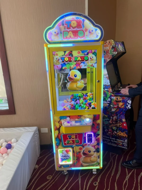 Foto: Tío Pato y arcade en un evento