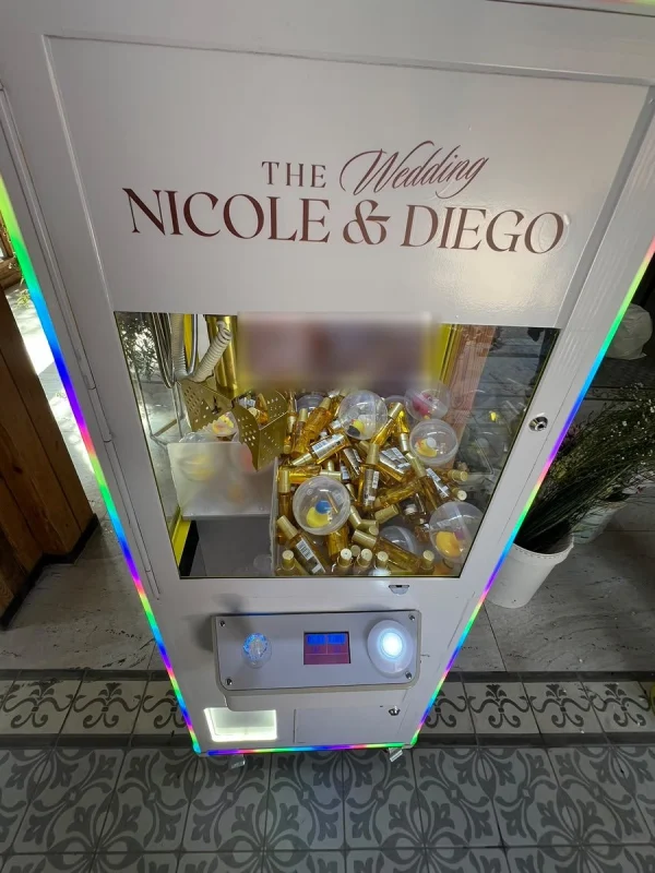 Premios para los invitados dentro de la máquina personalizada