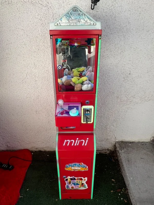 Mini peluchera para arriendo en eventos